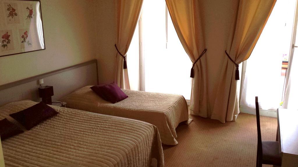 Grand Hotel De L'Etoile Courtenay  Room photo